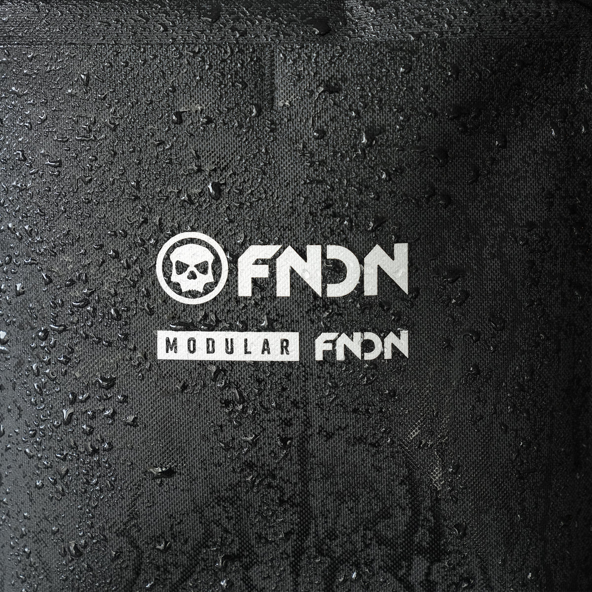 FNDN® TECH SLING BAG