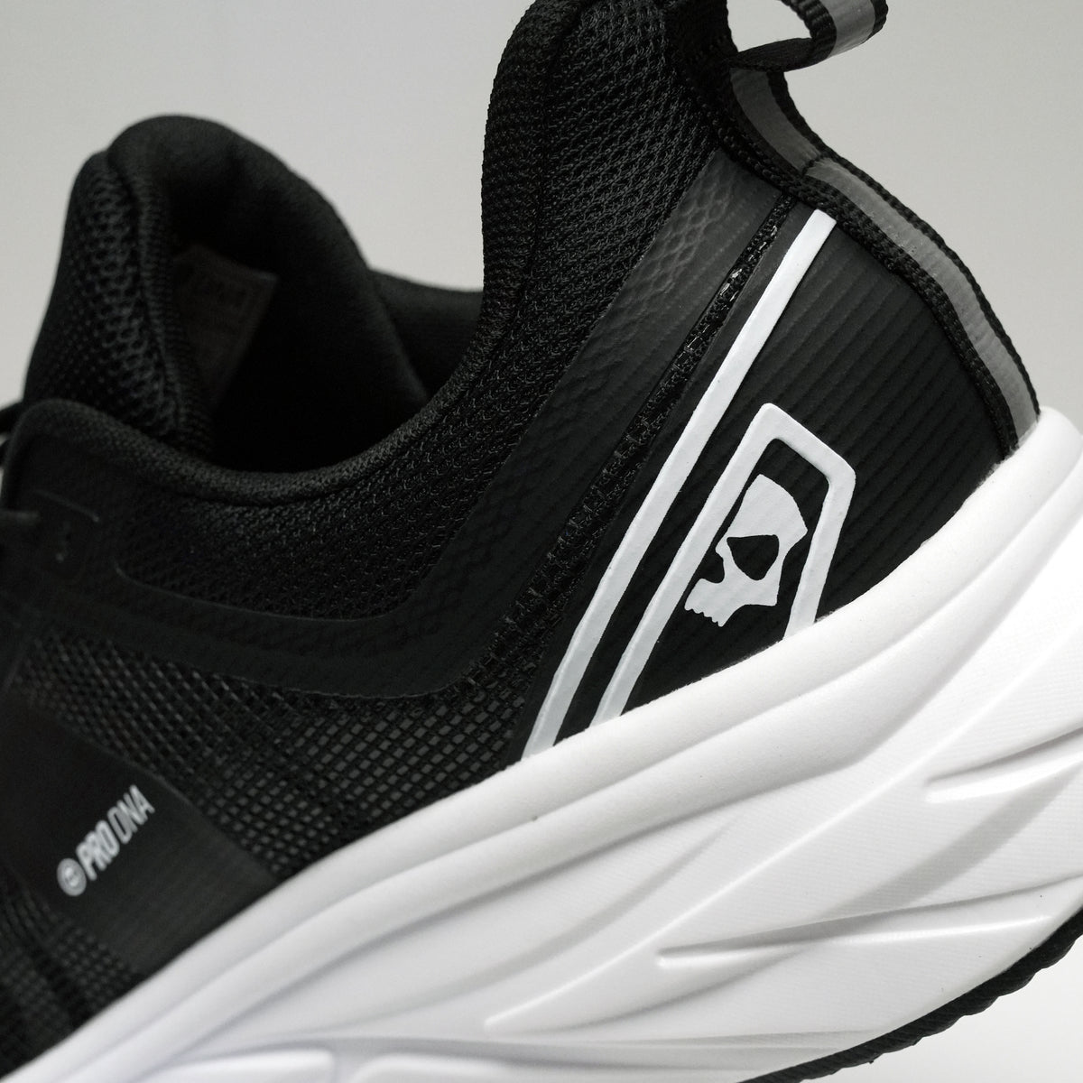 PRO DNA™ VELOCITY TRAINER - BLACK/WHITE