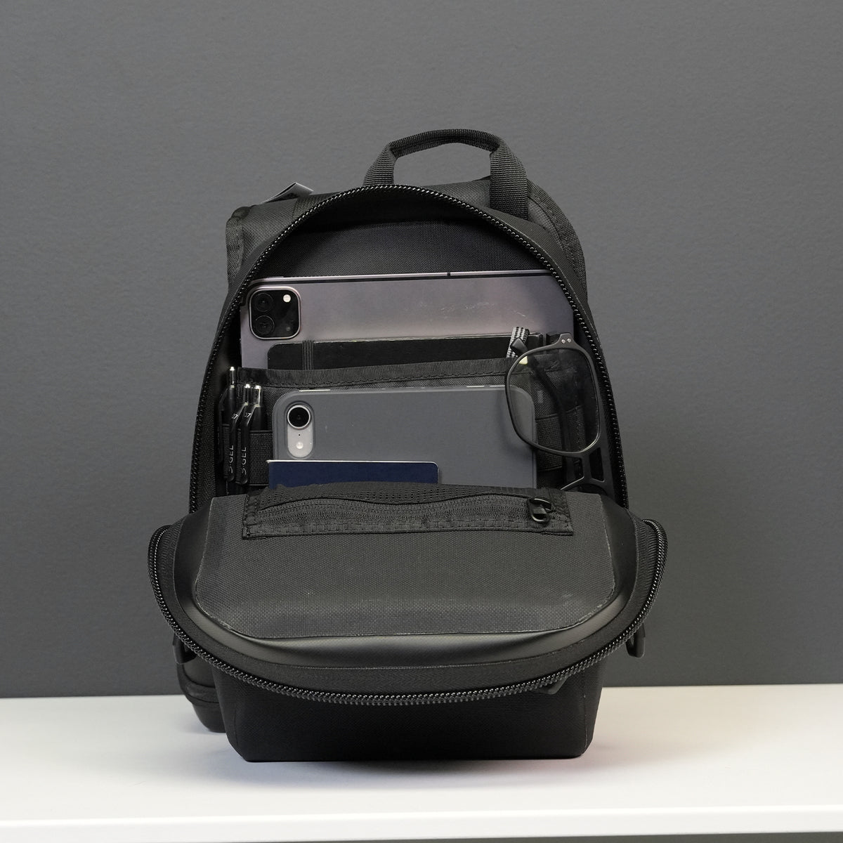 FNDN® TECH SLING BAG
