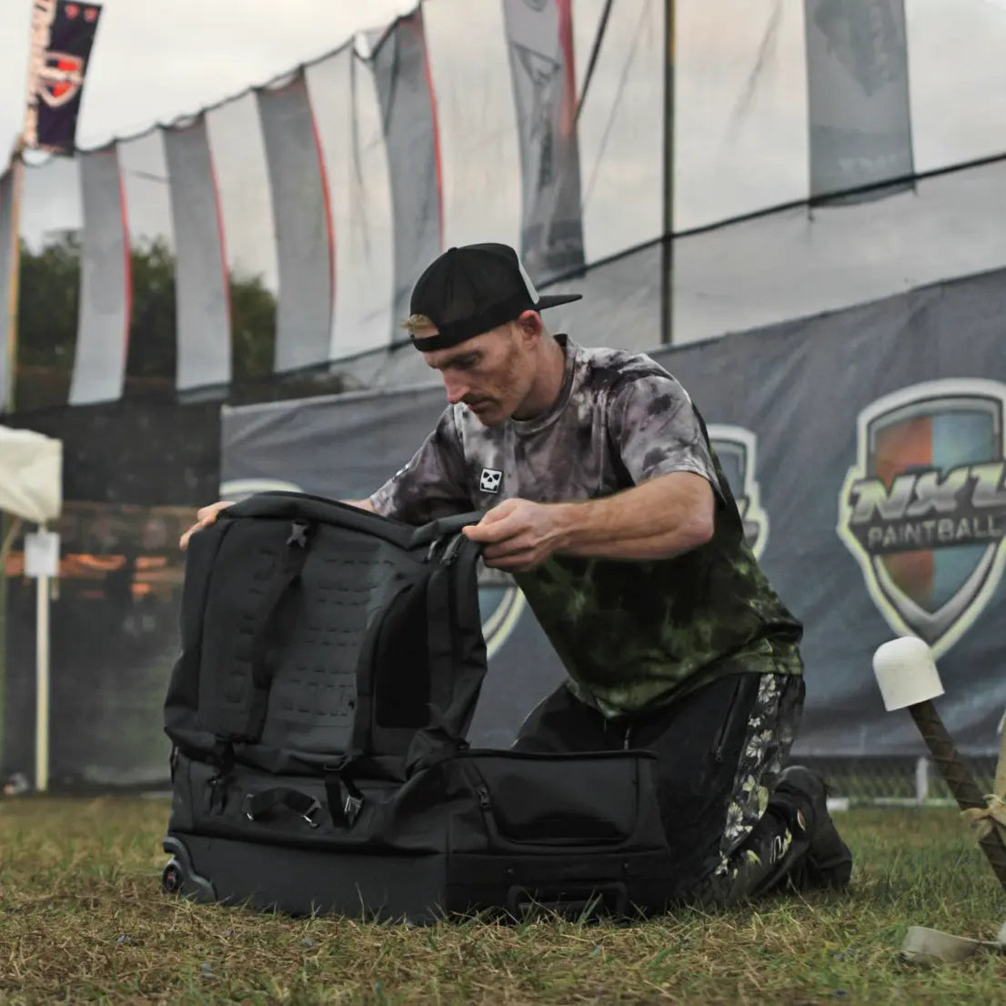 FNDN® MODULAR WEATHERPROOF ROLLING GEARBAG - 102L Infamous Paintball